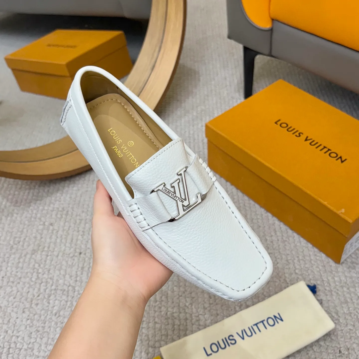 Men's men's shoes 💰420 (Yangli) LV 2⃣️0⃣️2⃣️5️⃣Spring and summer counter GLORIA series models ✈️Original factory special leather production, original last type. A classic driving slip-on casual shoe that shows an elegant style with exquisite craftsmanship details such as Monogram embossing all over the upper🌀Italian imported calfskin fabric Sheepskin foot pads➕Inside～Private mold replica sole Unique style Comfortable driving slip-on Size: 4-12 (38-46) Comes with [Counter packaging: original box, wrapping paper, card, instruction manual, shoehorn, cloth bag] No pressure to enter and leave the counter!